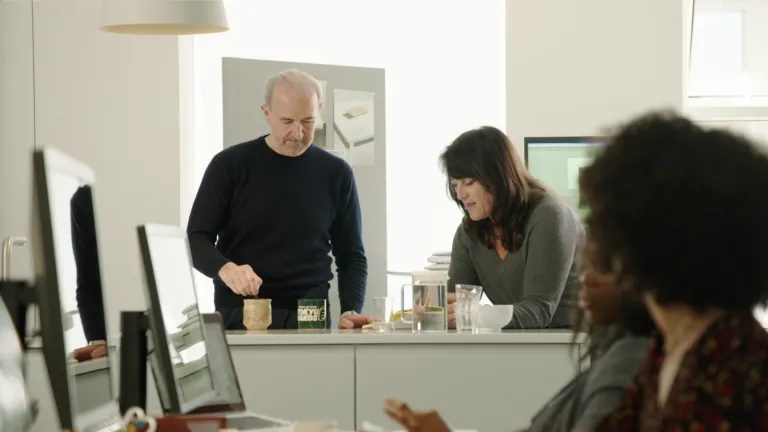 Video câu chuyện thiết kế bộ sưu tập không gian làm việc OE1